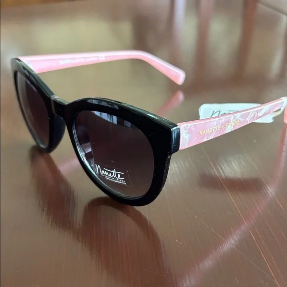 Nanette Lepore 100% UV protection,pearl pink arms,black round/square frame,NN157