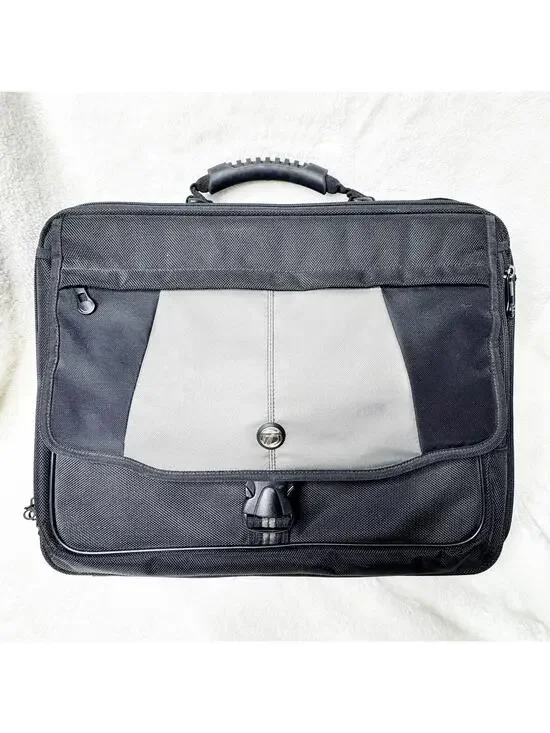 TARGUS Laptop Deluxe Carrying Case Black Gray Padded Travel Bag