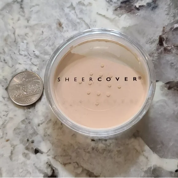 Sheer Cover TRANSLUCENT Finishing Powder 4g, a must have for photography