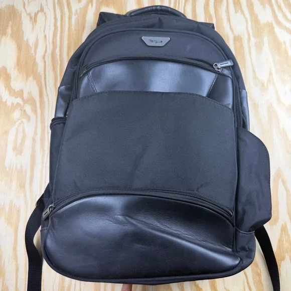 Targus Executive Backpack Model AC0063 - FITS MOST DELL LAPTOPS In Great Condo