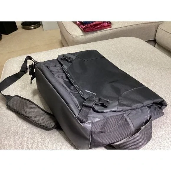 Tarsus computer bag, gently used, pet‎ friendly home