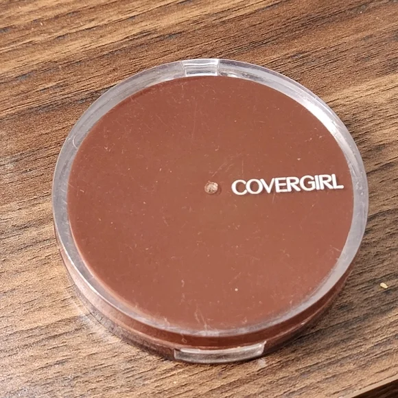 ⭐️40% Off⭐️ COVERGIRL Clean Pressed Powder Creamy Beige 150