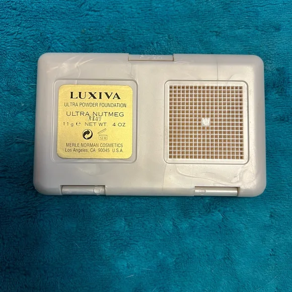 Merle Norman Luxiva Ultra Powder Foundation- Shade ULTRA NUTMEG-NWOB
