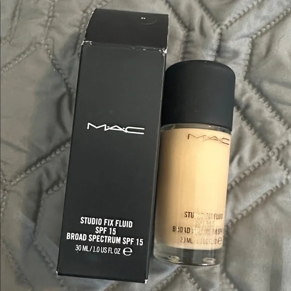 Mac Studio Fix Fluid foundation C4