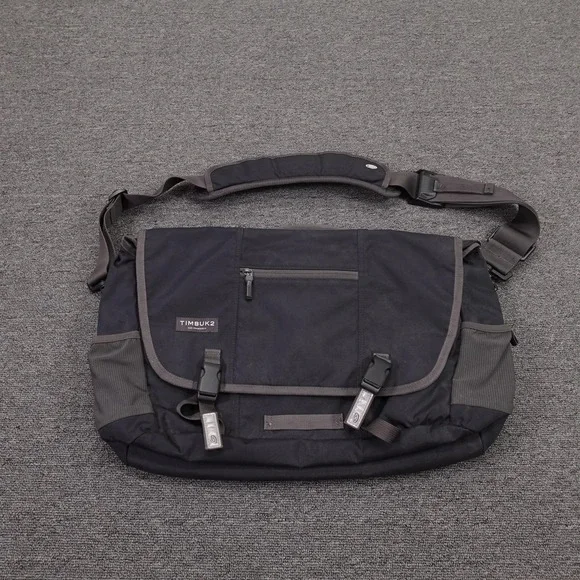Timbuk2 Black Nylon Messenger Shoulder Bag 15in Laptop Padded Water Resistant