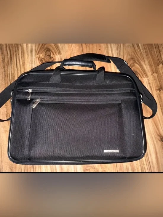 Samsonite 43271-1041 Classic Briefcase Shuttle 15.6 Laptop Case Bag Black
