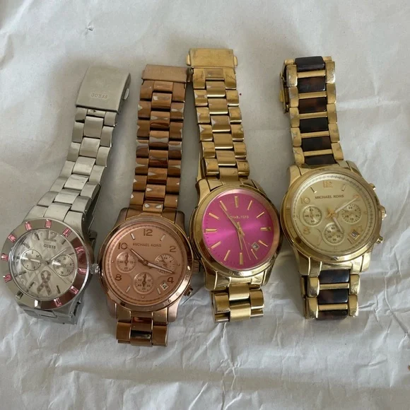 Set‎ of 4 watches