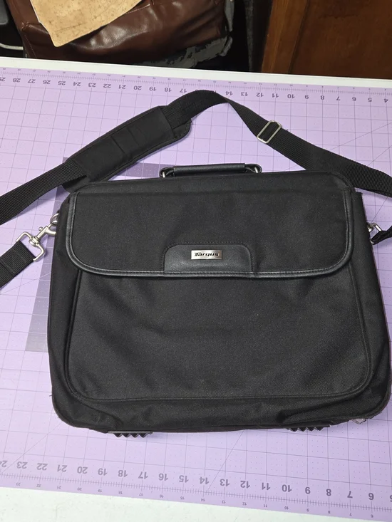 Targus Black Laptop Briefcase Messenger Bag Padded 15