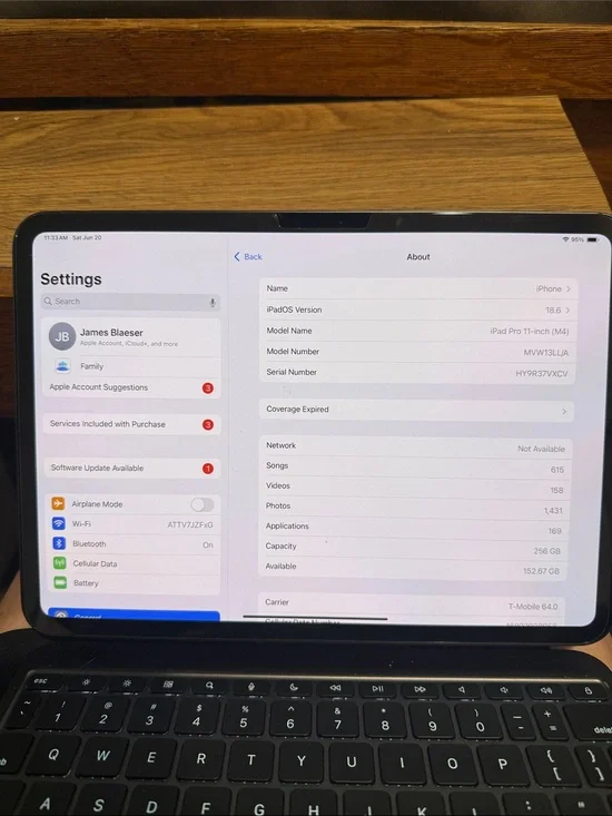 Apple iPad Pro 11-inch Wi-Fi + cellular with Magic key Keyboard & covers 256GB