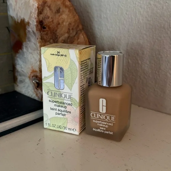 NWT Clinique Superbalanced Makeup - Nude‎ Beige 34 A36
