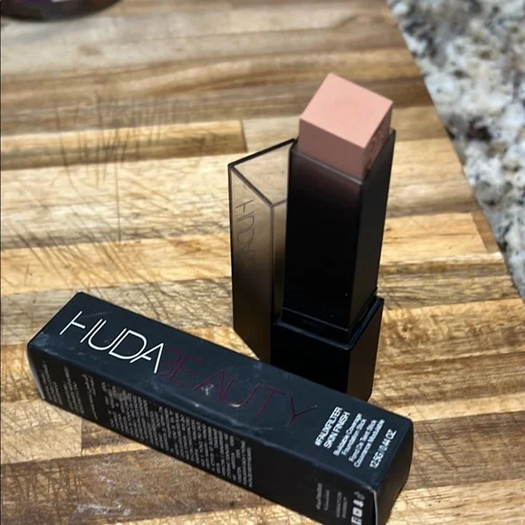 ⚡️💕Huda Beauty Shortcake Foundation Stick