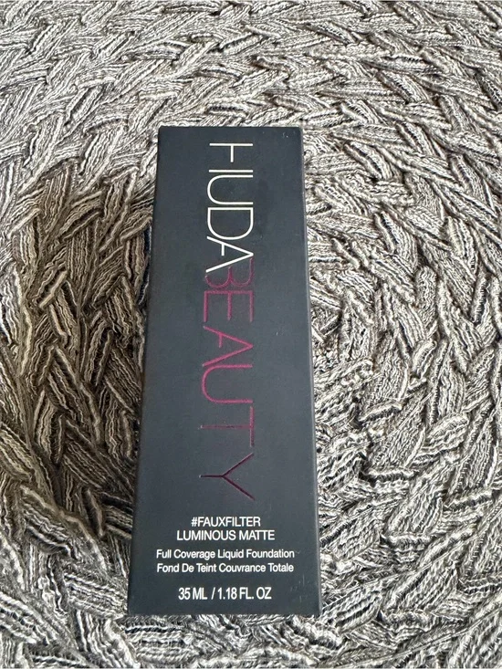 HUDA BEAUTY FauxFilter Luminous Matte Liquid Foundation - latte color