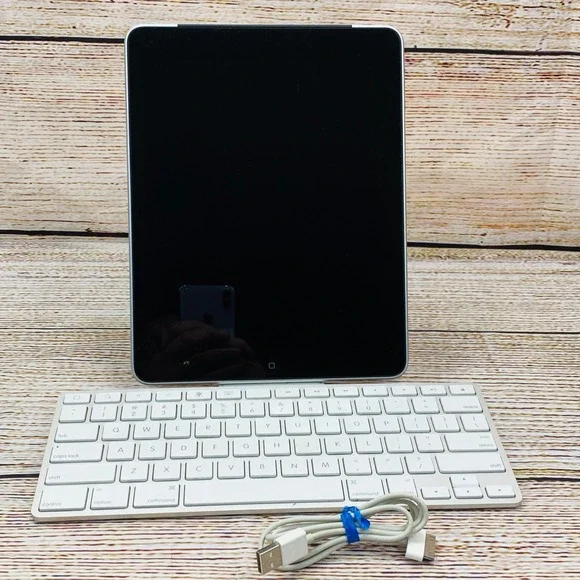 Apple iPad 2nd Gen Bundle Keyboard Dock Charger 16GB WiFi‎ For Parts Untested