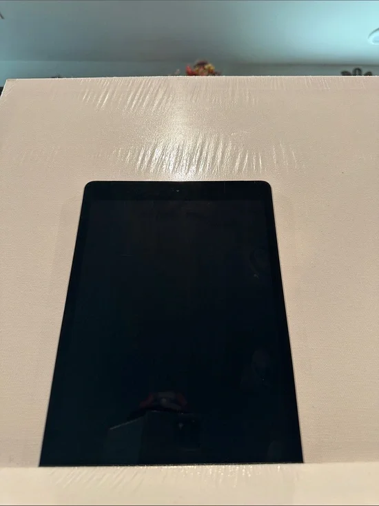 EUC Apple iPad 7th Gen Cellular A2200 32 GB Space Gray Unlocked 91% Battery Life