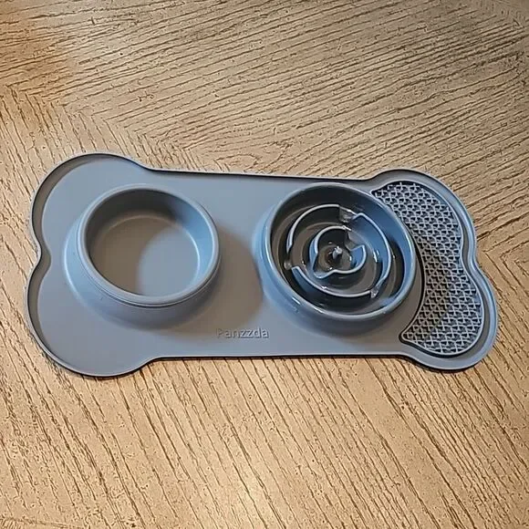 Silicone slow feeder mat and bowl for dogs