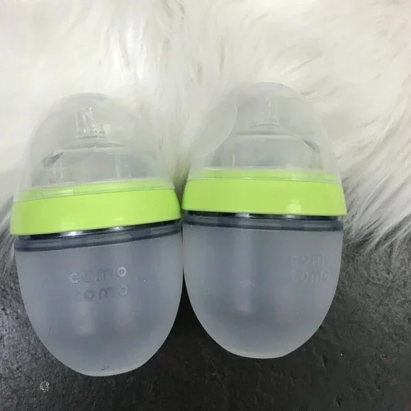 Comotomo lot of 2 Green 5 oz Bottles