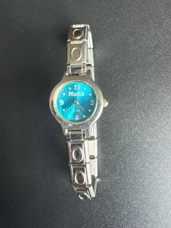 Mudd Women's Silver Bracelet Watch with Teal Dial measurements shown non running
