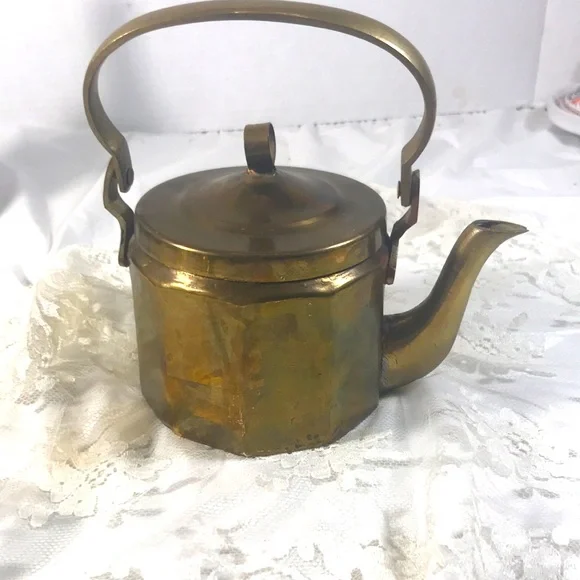 Vintage Brass Hand Crafted Teapot with Handle and Fitted Lid