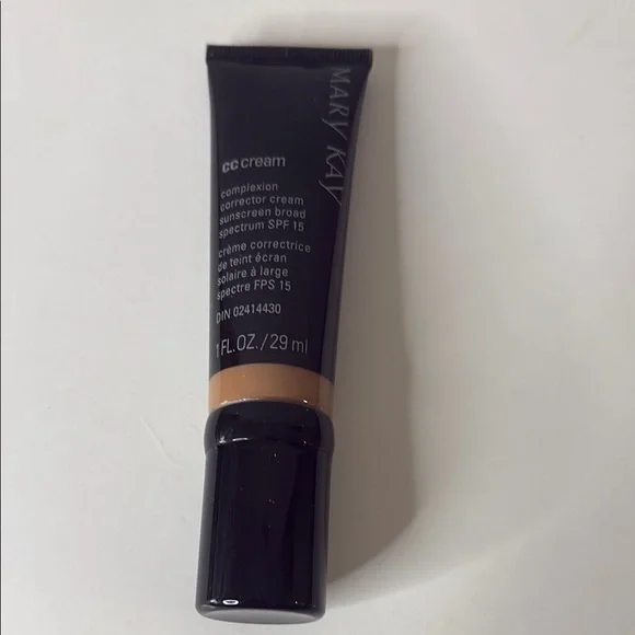 Mary Kay Tan and Black Foundation Matte Finish