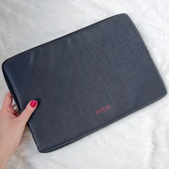 NIP NEW Guess Black Faux Leather Laptop Tablet Zip Case 16