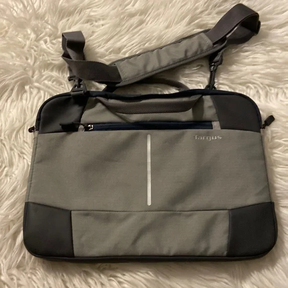 TARGUS Laptop Bag BNWOT long 14” and high 10”