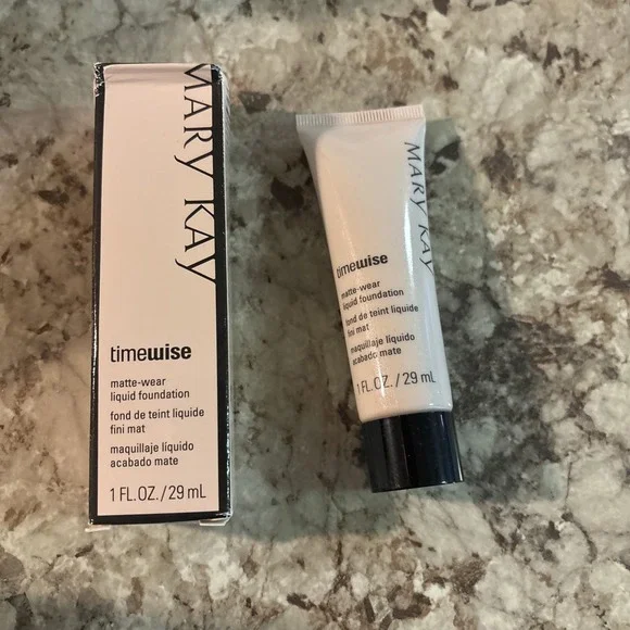 Mary Kay TimeWise Matte-Wear Liquid Foundation‎ 1 oz Beige 1-030757 Combo/Oily