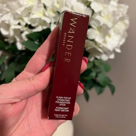 WANDER BEAUTY • FLASH FOCUS HYDRATING FOUNDATION STICK • GOLDEN MEDIUM