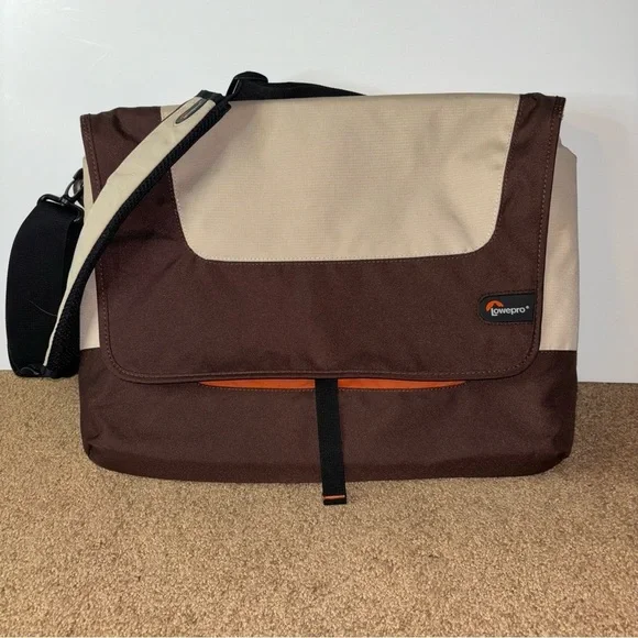 Lowepro Slim Factor M Laptop Messenger Shoulder Padded Bag