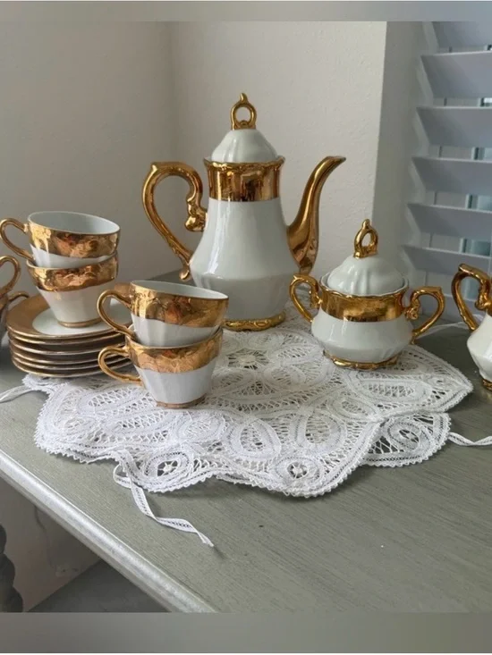 KPM White Gold Trim Tea Set 6 Cups/Saucers, Teapot, Creamer & Sugar Bowl