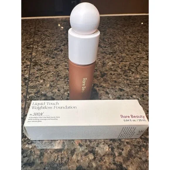 NWT Rare Beauty Liquid Touch Weightless Foundation