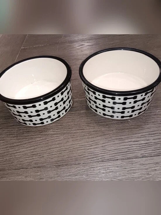 P'tula Ceramic Dog Bowls Set in White and Black Bone Pattern