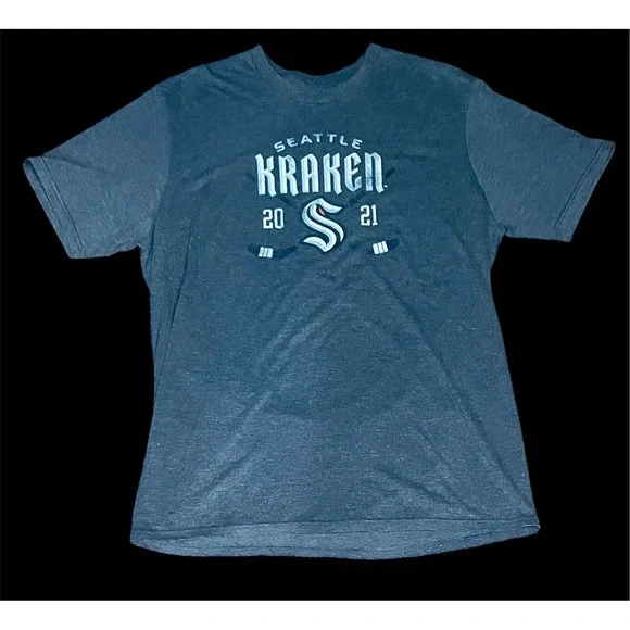 Men's L/XL Seattle Dark Grey Blue Kraken Adidas Fanatics 2021‎ Season T-Shirt.