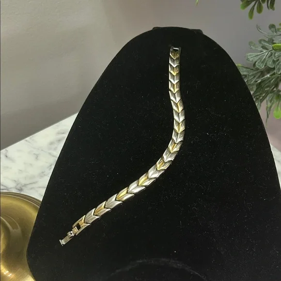 Source Unknown Two-Tone Chevron Link Bracelet - Gold & Silver
