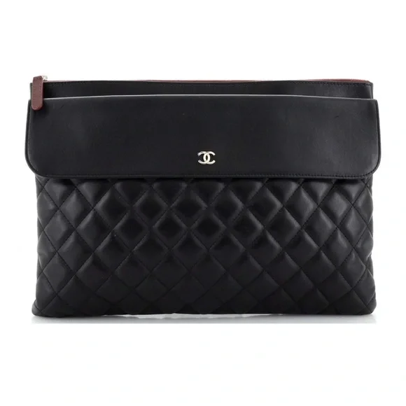 Auth CHANEL Front Pocket O Case Quilted Leather Pouch / Clutch