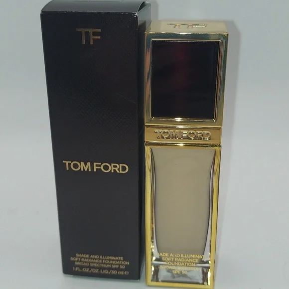 Tom Ford Shade And Illuminate Soft Radiance Foundation SPF 50 - 2.0 Buff