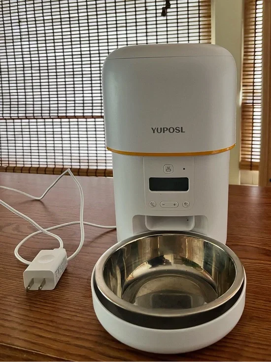YUPOSL Automatic Pet Feeder - White with Gold Trim