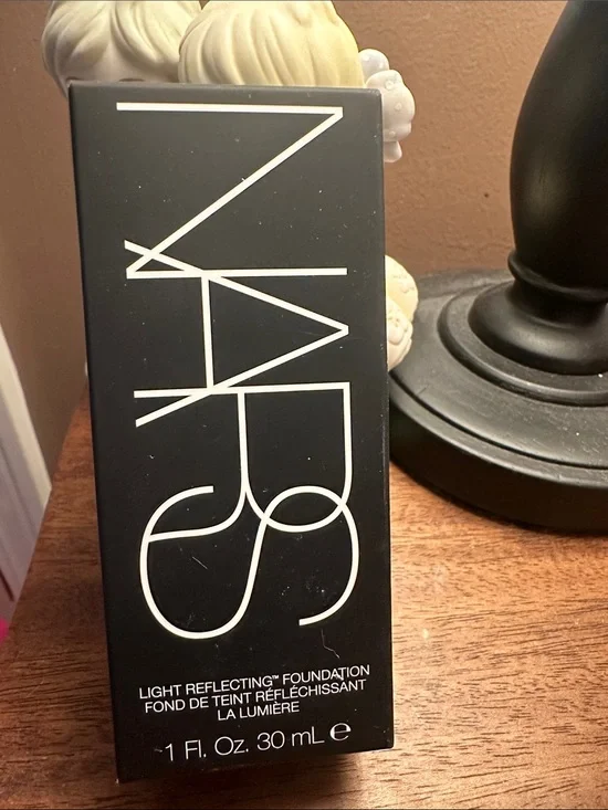 NARS Light Reflecting Foundation-color light 2 BNIB