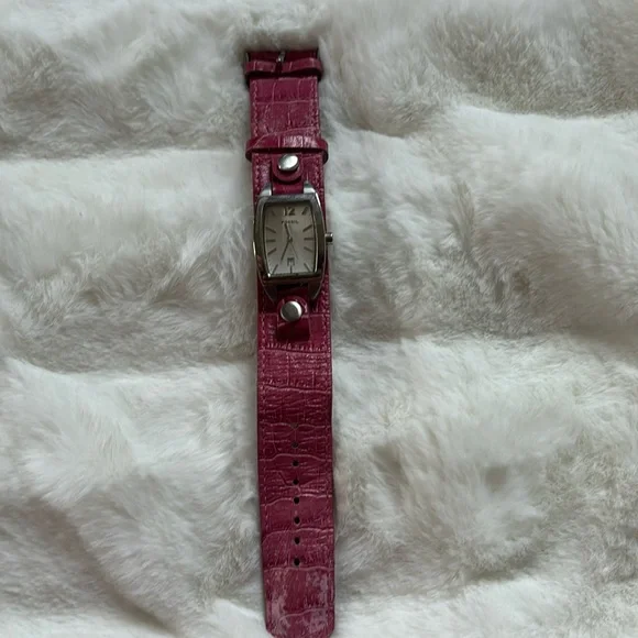 Women’s Fossil Watch With Leather Band Pink