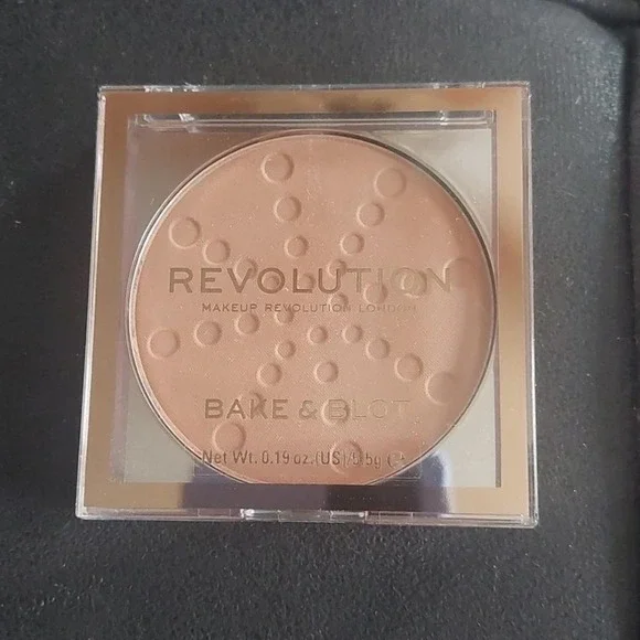 NEW Makeup revolution bake and blot‎ peach pressed powder
