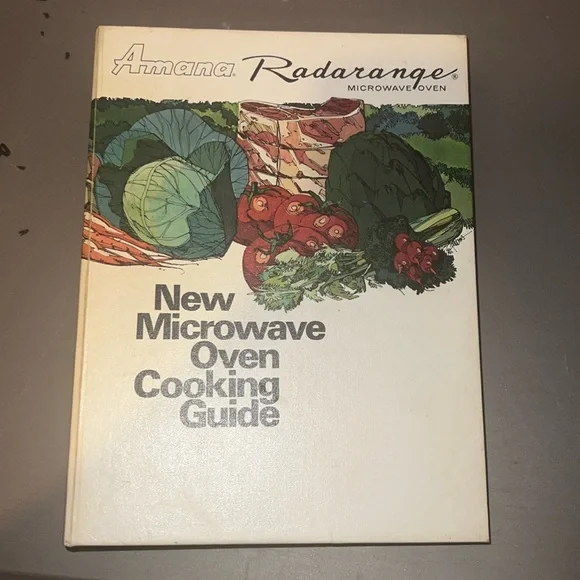 Amana Radarange Microwave Oven Cooking Guide Book‎ 1972 Vintage White