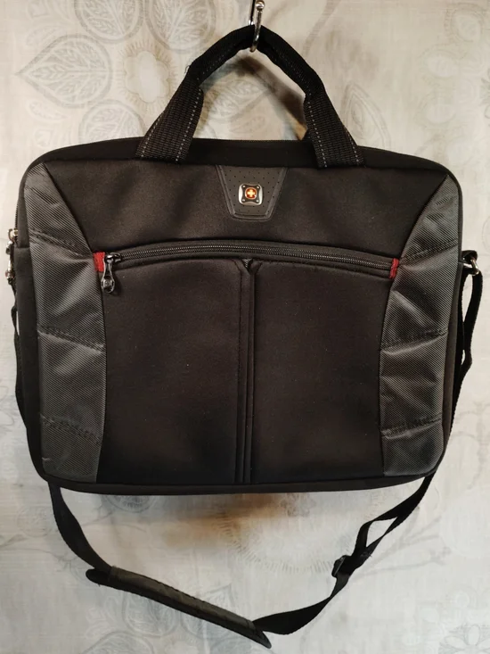 SwissGear Black Laptop/Messenger Bag/Briefcase Padded & Shoulder Strap