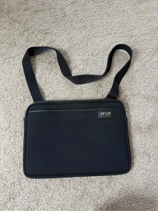 Shootsac Hip Slip Black Crossbody Laptop Bag