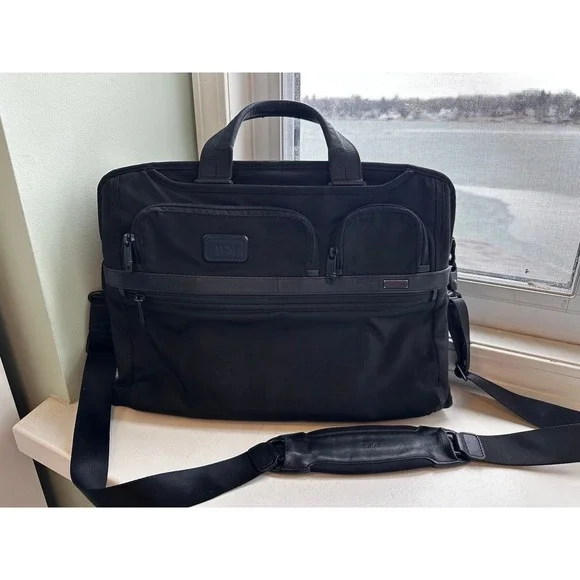 Tumi Alpha Medium laptop briefcase Bag leather details mens unisex