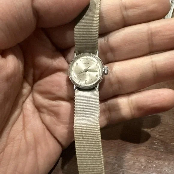 Vintage Timex 18mm Mechanical 17‎ Jewels Ladies Watch West Germany Runs Great