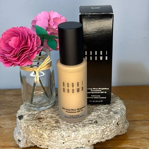 Bobbi Brown Skin Long-Wear Weightless Foundation in Warm Ivory/W-026 SPF 15‎