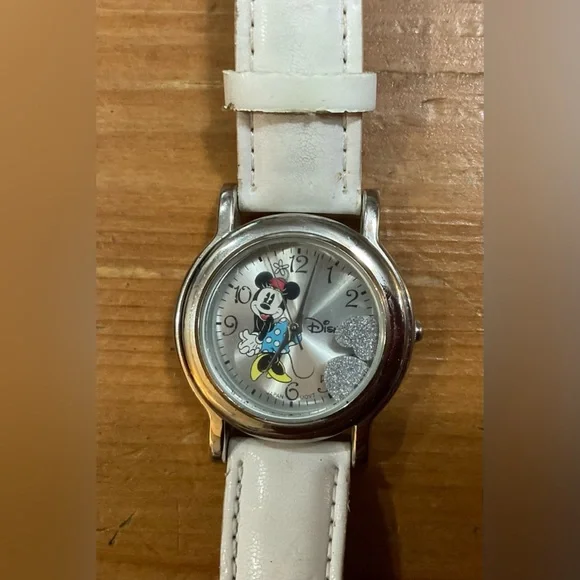 Disney: Woman’s Disney Minnie Mouse glitter floating hearts white wrist watch.