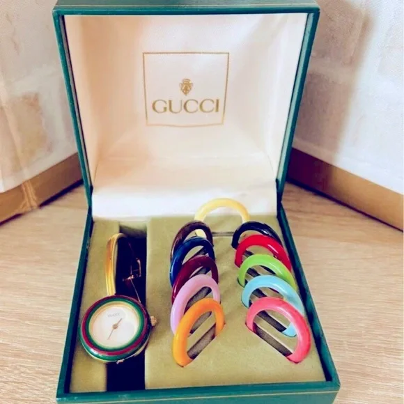 - GUCCI Luxury Statement Watch with the Iconic Red and Green Bezel RARE