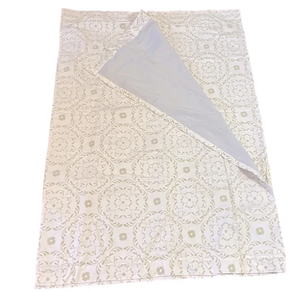 Pottery Barn Kids White With Gray Velvet Floral Pattern Sweet Flower Size 44x63”