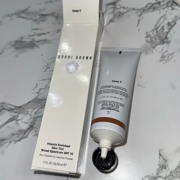 NWT Bobbi Brown vitamin enriched skin tint: Deep 2 Never used Still in box