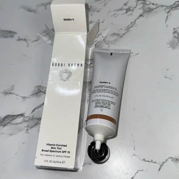 NWT Bobbi Brown vitamin enriched skin tint: Golden 4 Never used Still in box